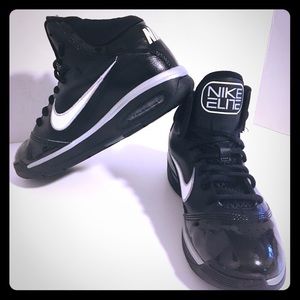 Nike Air Elite Woman’s Basketball Shoe Black Sz7.5